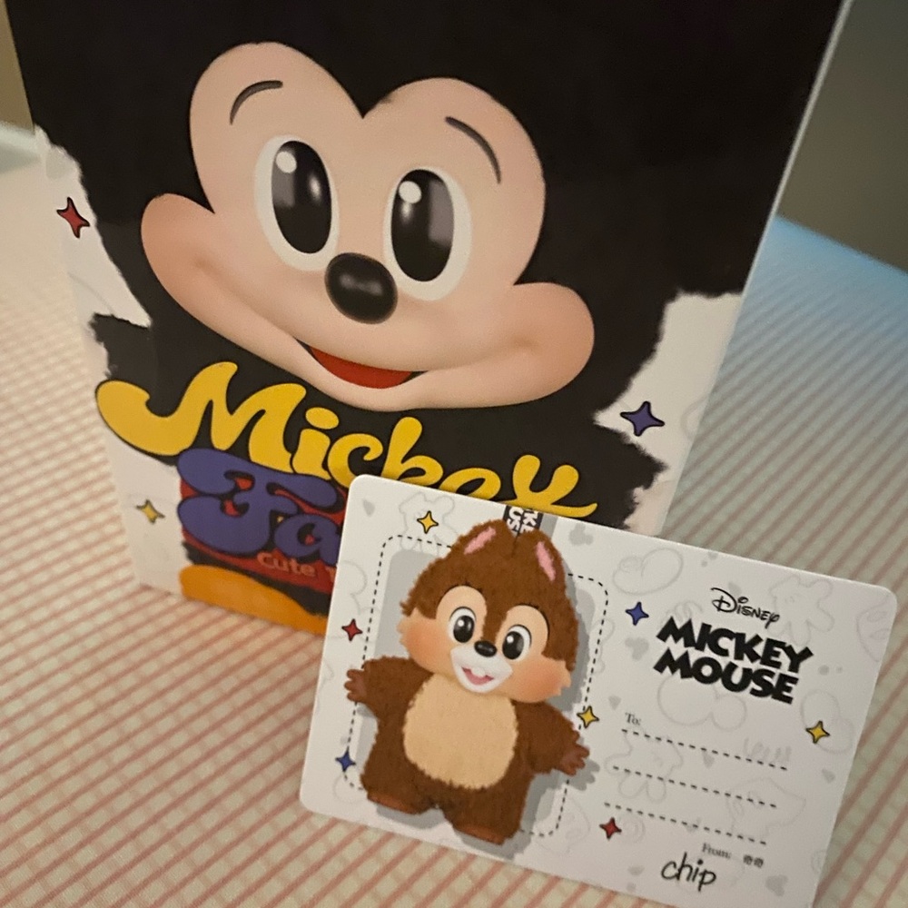 🐿️Chip! Pop Mart x Disney Mickey Mouse Keychain - Picture 3 of 3